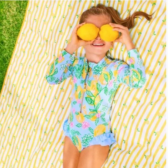 Lilly Pulitzer Picnic Blanket Bluette Make Lemonade - Picture 2 of 15